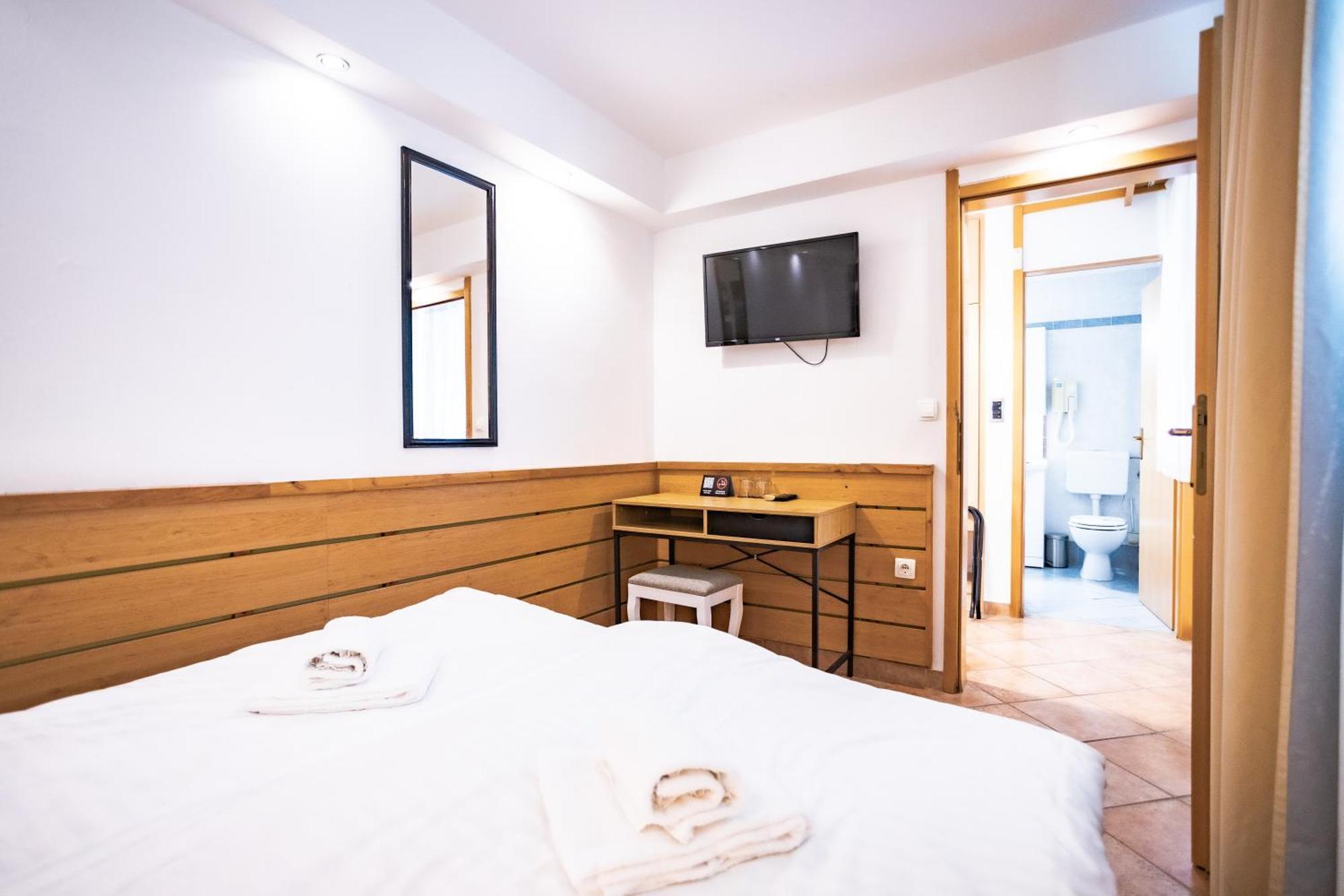 Hotel &