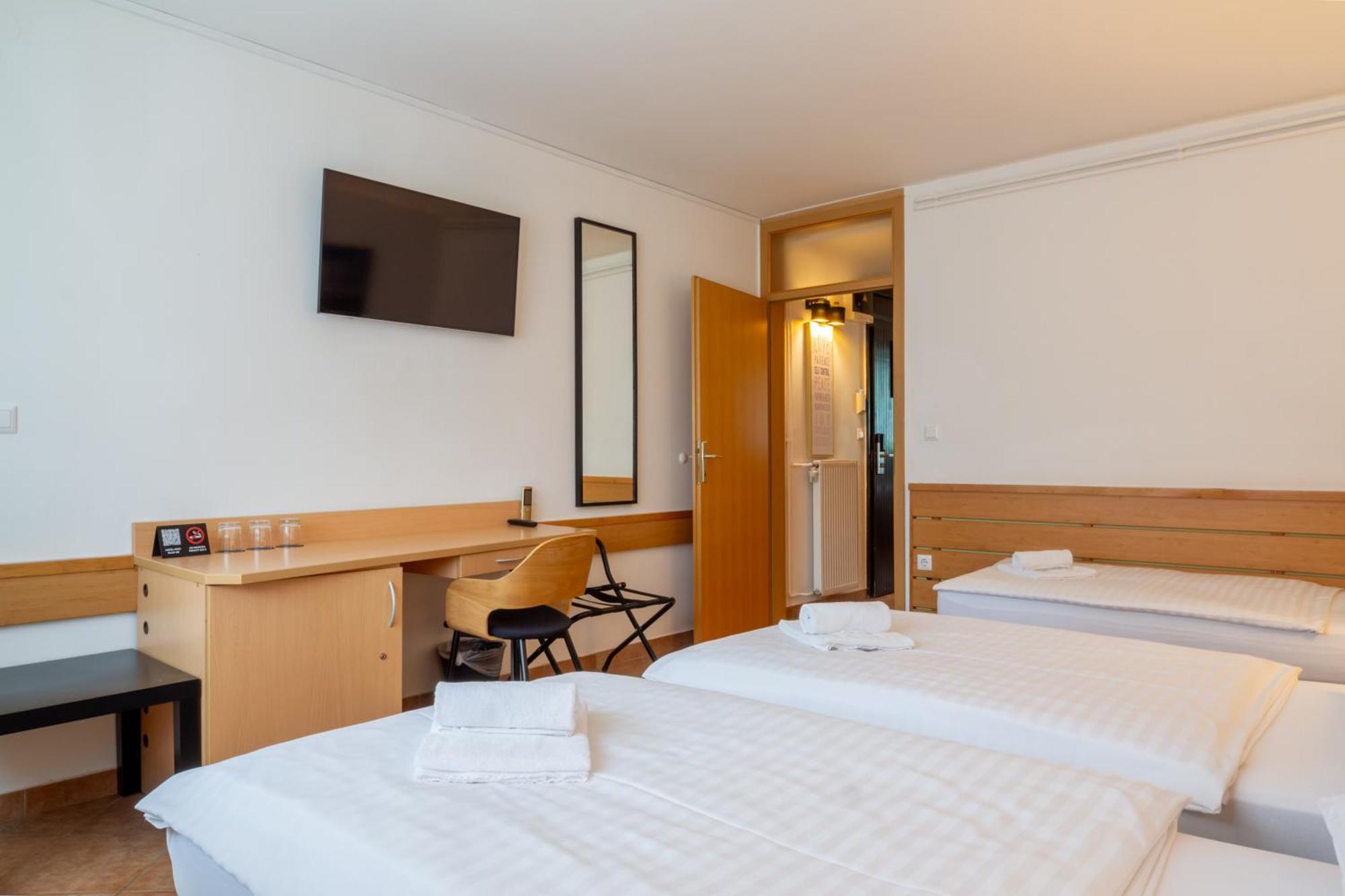 Hotel & 3*